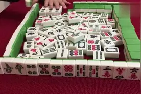 小哥四个幺鸡拆掉，胡二五八万却不要二万八万，只胡五万原因是？