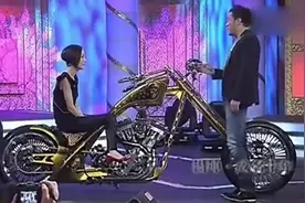杨坤的哈雷俱乐部，从小就喜欢摩托车，鲁豫看见之后眼前一亮！视频封面