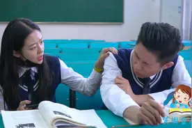 女生在公共场合放屁，男生这样化解尴尬，网友：比张一山还机智