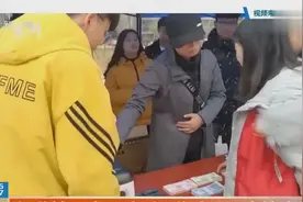 招募社团成员，金融系学生展示点钞练功券，你见过吗？