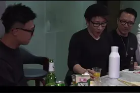 #刘谦 私下饭局重现倒饮料魔术，再次回应“换壶”视频封面
