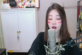 冯提莫随口唱《可不可以》都好听，嗓音好甜