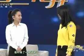 春晚主持人都穿红裙子，只有周群穿了绿裙子，戴军直呼：有心计视频封面
