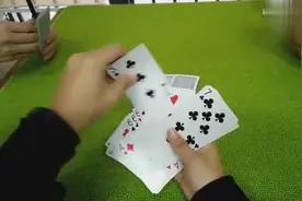 农民太嚣张直接摊牌，最后地主直接20张牌组成飞机起飞，看你嚣张视频封面