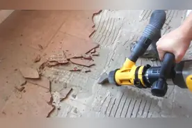 家里装修拆地板砖，有了这个电锤，速度真快！