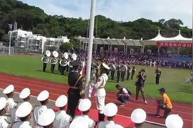 香港昂船洲军营开放日，三军仪仗队升国旗，全场起立行注目礼视频封面