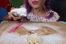 巧克力奶油派，厚厚一块看着就热量爆表，但是吃起来好爽视频封面