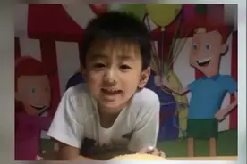 张柏芝晒小儿子近照，母子俩表情神似仿佛就是一个模子刻出来的！视频封面