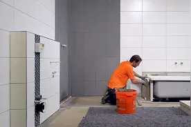 德国装修师傅这样用瓷砖包浴缸的 出来效果比大理石的还好看