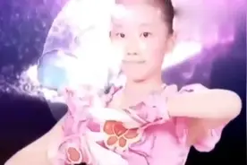 美琪让严莉莉在舞台上当众出糗，引起三人变身对战视频封面