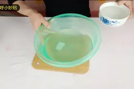 脱发好尴尬！在家自制防脱发神水，洗一洗还你一头乌黑发亮的秀发视频封面