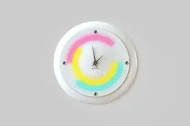 瞥一眼就能了解信息，它不只是挂钟图片