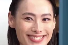 #梁洛施 复出后笑容灿烂，不过真的瘦了不少视频封面