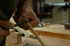 家里有矿小哥哥，花几小时DIY一个挠痒神器，真是够闲的视频封面