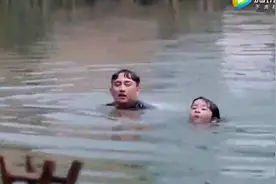 黄磊 多多比赛游泳，女儿多多竟然赢了，幕后一番话道出原因视频封面