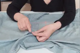 连衣裙腰身肥大？不拆不剪，只需缝几针，瘦身又漂亮视频封面