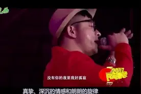 街头乞丐翻唱《妈妈我想你》, 全街人都来围观, 感动的泪流满面视频封面