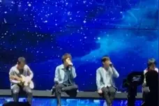 五月天郑州巡回演唱会，把歌迷又一次唱哭了，结束全场高喊加班