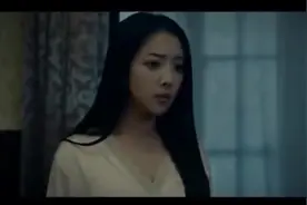 美女深夜洗澡, 结果床底发生了诡异的事情
