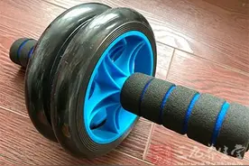 健身器材 健腹轮的用法竟有那么多图片