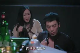 男人喝醉后是什么样子？走路不稳，丑态百出，太丢人了视频封面