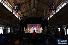 网络媒体走转改：婺剧下乡 村民欢喜看大戏图片