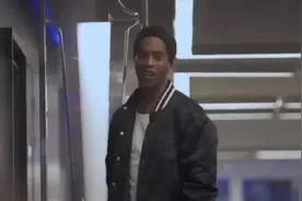 罗纳尔迪尼奥偶遇花式足球美女，小罗都看呆了！视频封面