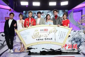 祝绪丹新剧饰演外冷内热画心师 看剧本时爱不释手图片