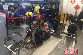 从滇南到北京：手摇轮椅上的苦乐情图片