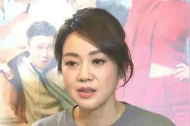 闫妮全家近照 隐瞒了21年的漂亮女儿 竟是我们熟知的她视频封面