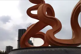 实拍长春新区北湖地标——龙翔广场视频封面