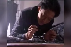 王志文临死前说起男人最尴尬的三件事，摇手表、推汽车、甩钢笔视频封面