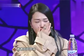 10岁留守儿童思念爸妈，一首《月光》令人泪如雨下，太感动了！