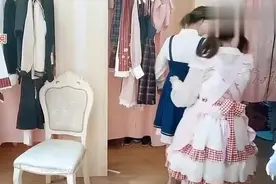 轩墨宝宝直播换女装，这身材女人都得羡慕，真的太美了！视频封面