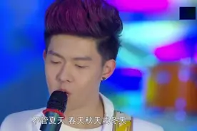 老妈去酒吧抓儿子，结果儿子唱歌很好听，竟成了儿子的铁粉视频封面