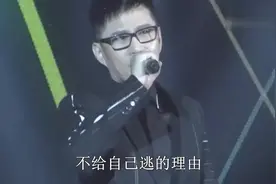 歌曲《不再停留》现场带字幕，演唱：歌手石头