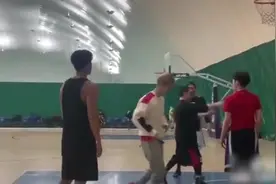 关晓彤陪男友鹿晗打篮球超恩爱 盘点两人公开恋情后甜蜜瞬间