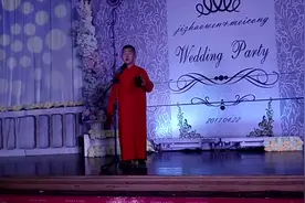笑傲江湖上的那个济南小孩高卫钧在婚礼上演出相声受欢迎