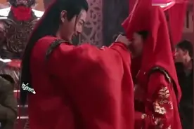 招摇花絮：许凯片场玩起白鹿红盖头，俩人一颦一笑尽显CP特质视频封面