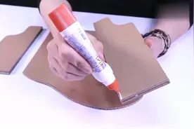 手工牛人：用纸板做了台迷你钢琴，没想到还真能弹奏视频封面
