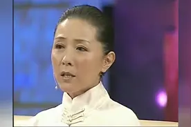 面对郭宝昌突如其来的表白，柳格格瞬间尴尬不已，把鲁豫笑坏了视频封面