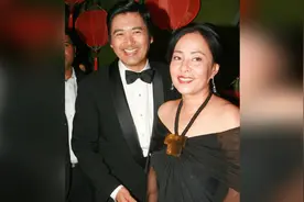 周润发的两任妻子，同是60岁，现任身家百亿，前任却破产成这样视频封面