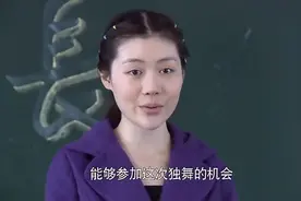 女孩开家长会来了2个妈，原来一真一假，假妈妈还抢了亲妈风头视频封面