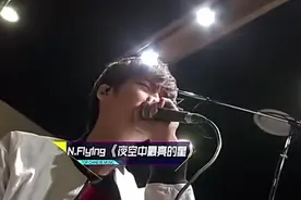 韩国乐队翻唱《夜空中最亮的星》，没想到发音不错，颜值也这么高视频封面