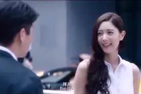 跑车女孩主动央求小伙子加微信好友，谁想不争气的忘带手机视频封面