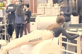 在家就可以学瑜伽 韩国美女教练瑜伽现场教学 小姐姐身材无敌！视频封面