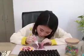 办公室小野的偷吃大作战开始啦！视频封面