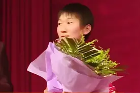 变形计变形结束林依轮给农村女儿一个惊喜，女儿泪崩了视频封面
