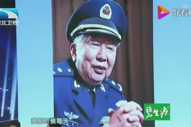 阎肃儿子追忆父亲逝世的场景，主持人数度落泪，太感人！视频封面