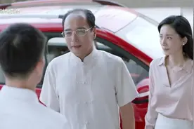 美女亲自把老爸送到纪检委，自己却痛哭起来，原来自首的!视频封面